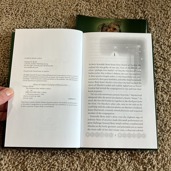 The Christmas Dog by Melody Carlson 176 pages - Picture 7 of 8